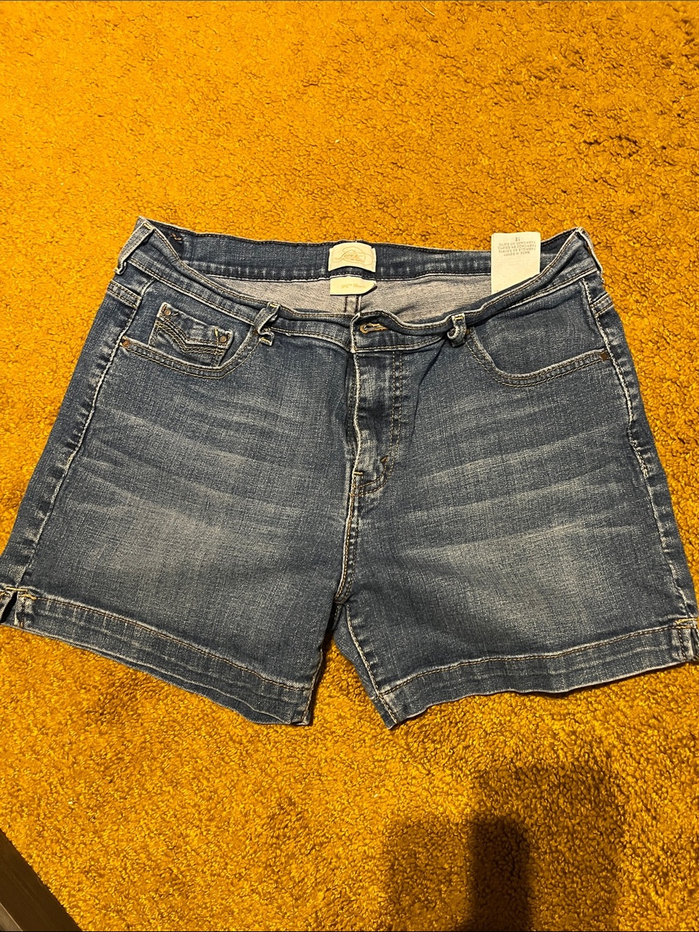 LEVIs red tag  Women's Medium Blue Denim Shorts, size 12